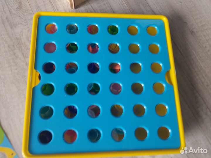 Настольный развивающий пазл с цветными кнопками
