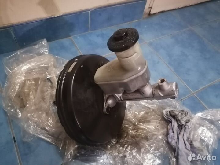 Бачок главного тормозного цилиндра в сборе с вакуу