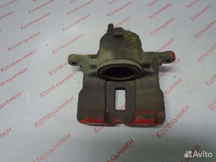 Nissan 41001-4M510 Суппорт передний правый