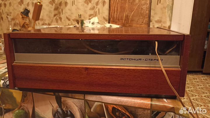 Проигрыватель виниловых пластинок 