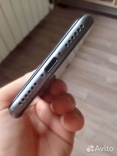 iPhone 8, 64 ГБ