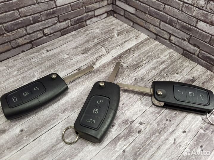 Выкидной ключ Ford Focus 2