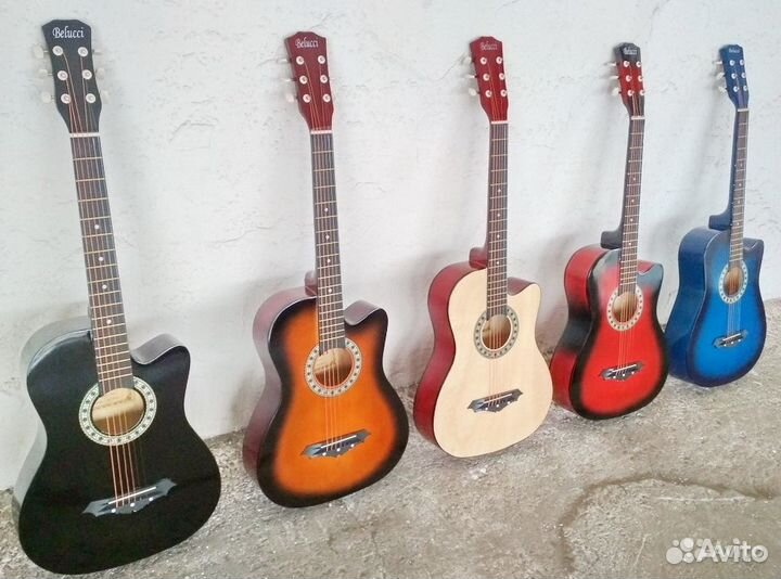 Акустические гитары новые разных цветов