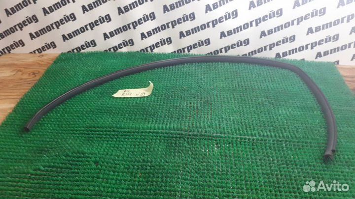 Уплотнение двери переднее левое Honda Cr-V RD1