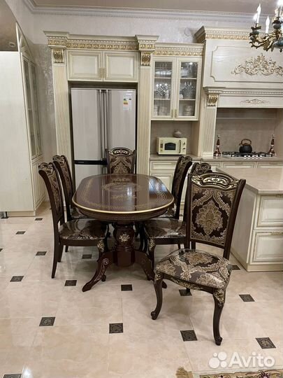 Столы и стулья