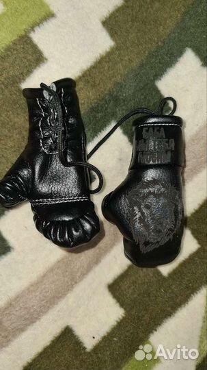 Брелок перчатки кожа