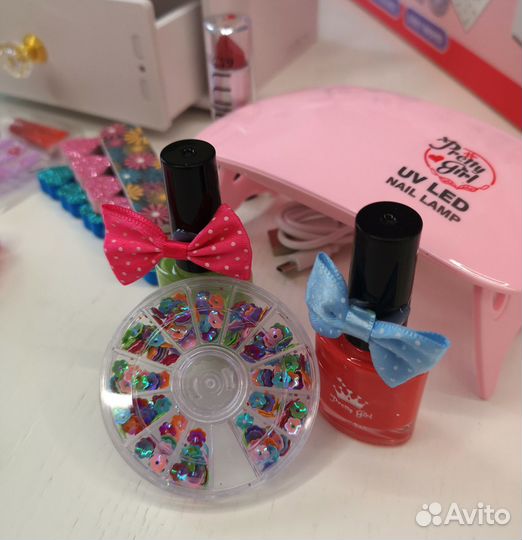 Подарочный набор косметики и маникюра для девочки