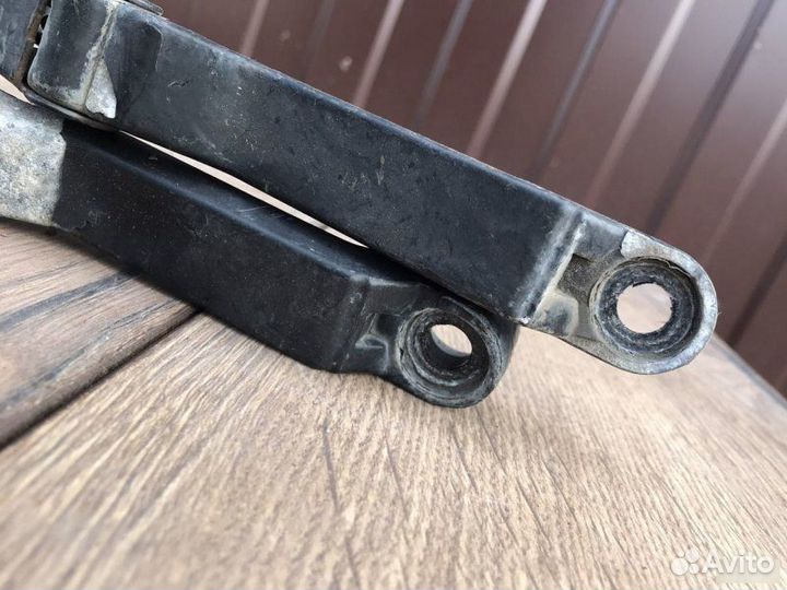 Поводок дворника Geely Emgrand Ec7 1.5