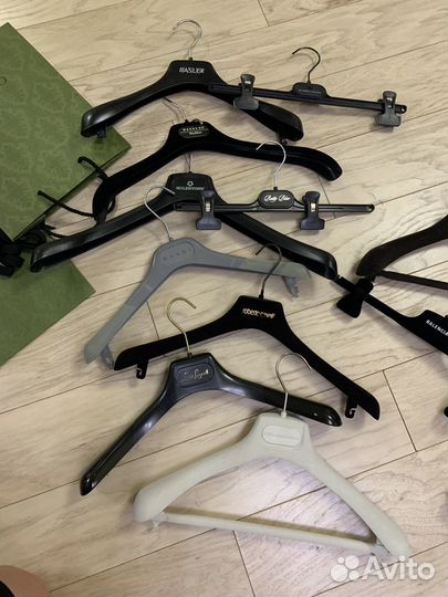 Вешалки плечики брендовые