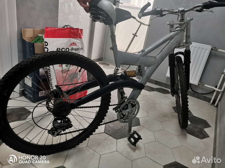 Велосипед двухподвесной для даунхилла