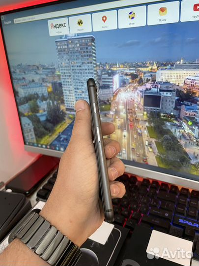 iPhone 8, 64 ГБ