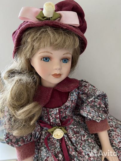 Кукла фарфоровая большая, Красная Шапочка (40 см)