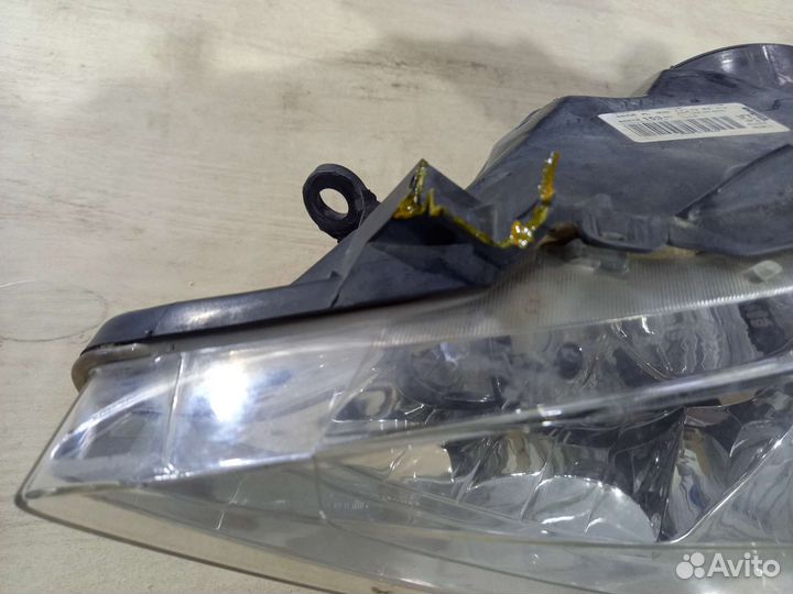 Левая фара Peugeot 307