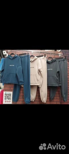 В наличии темносерый костюм 56