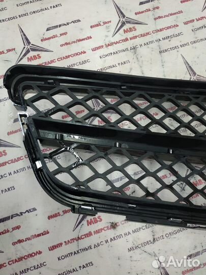 Решетка радиатора w204 Mercedes рест (дефект)