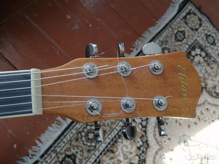 Акустическая гитара