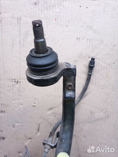 Ступица передняя левая Toyota Sequoia UCK45 2UZ-FE