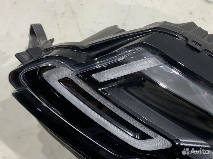 Левая фара Range Rover Velar