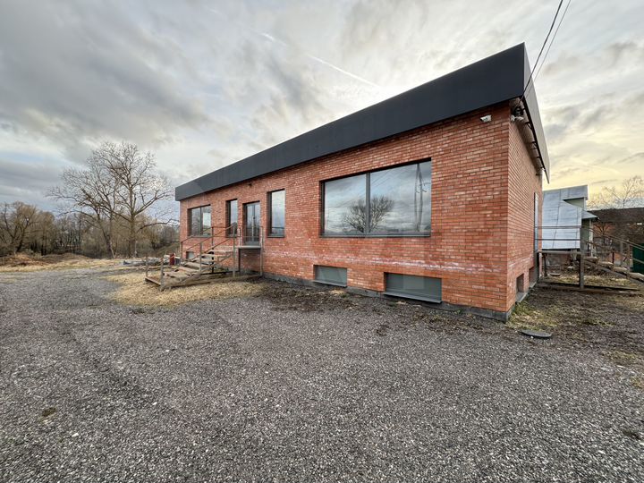 Здание, 325 м²