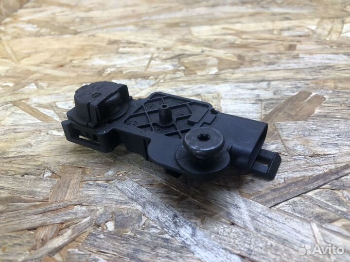 Датчик удара Opel Astra H / Zafira B