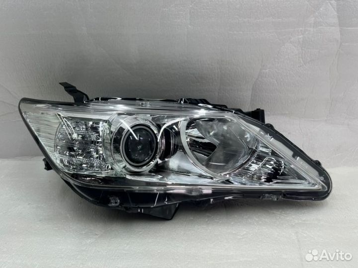 Фара ксенон передняя правая Toyota Camry V50