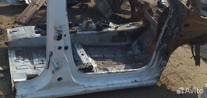 Порог правый Renault Logan 2
