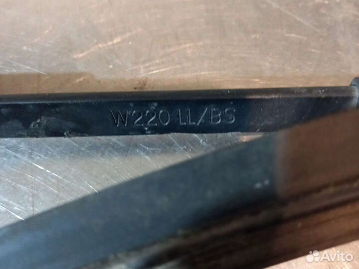 Поводок дворника правый Mercedes W220