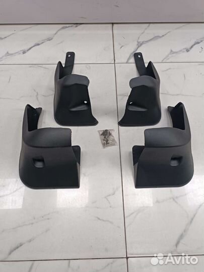 Комплект брызговиков Toyota Corolla E180