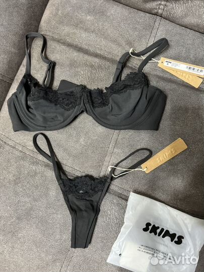 Комплект нижнего белья Skims