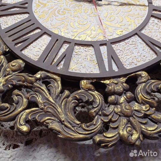 Большие интерьерные часы с золотой поталью