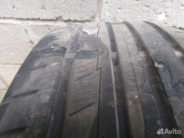 Yokohama BluEarth AE50 225/40 R19