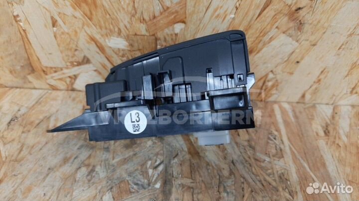 Блок управления стояночным тормозом Toyota Camry