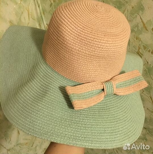 Летняя шляпа с большими полями