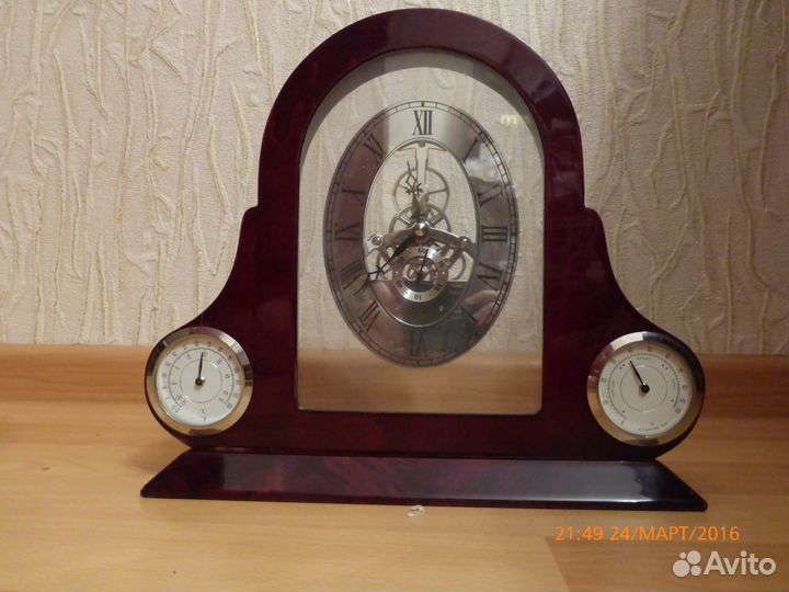 Часы настольные, натуральное дерево