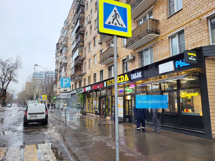 Торговая площадь 53м² первая линия, вход отдельный