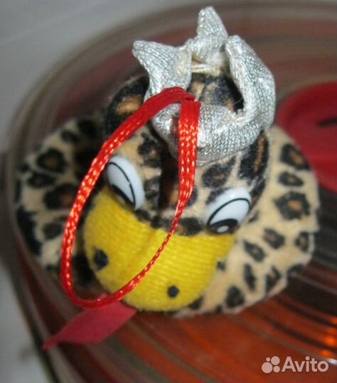 Мягкая игрушка собака кошка белая на присоске бык