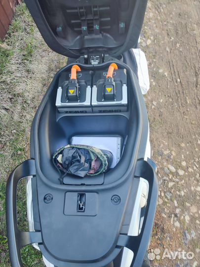 Скутер Zeeho AE8 плюс комплект аксессуаров