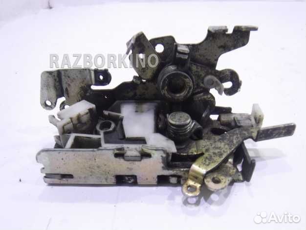 Замок двери передней левой