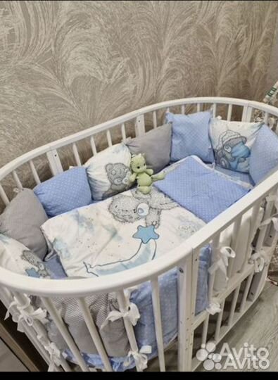 Детская кроватка с маятником