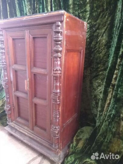 Старинная тумба