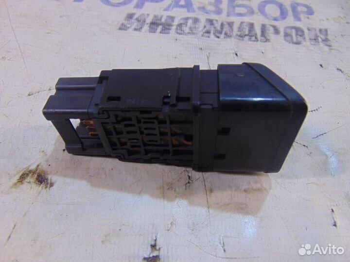 Кнопка аварийной сигнализации для Nissan Cefiro 2