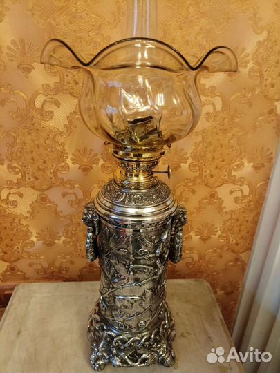 Старинная керосиновая лампа