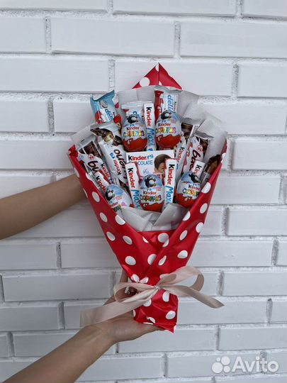 Сладкий букет из киндеров, зефира, конфет