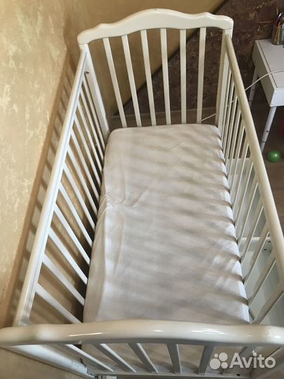 Кроватка детская Baby Luce с маятником