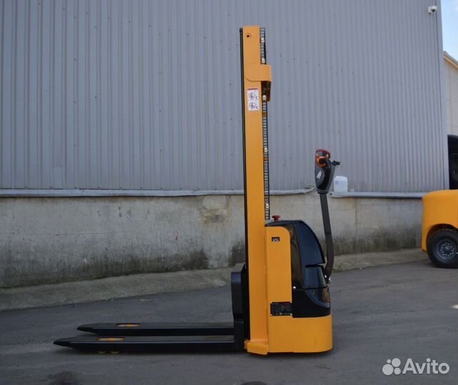 Cамoxoдный элeктpичеcкий штaбелeр сdd