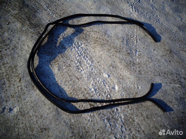 Уплотнитель дверного проёма передний Honda Stepwgn