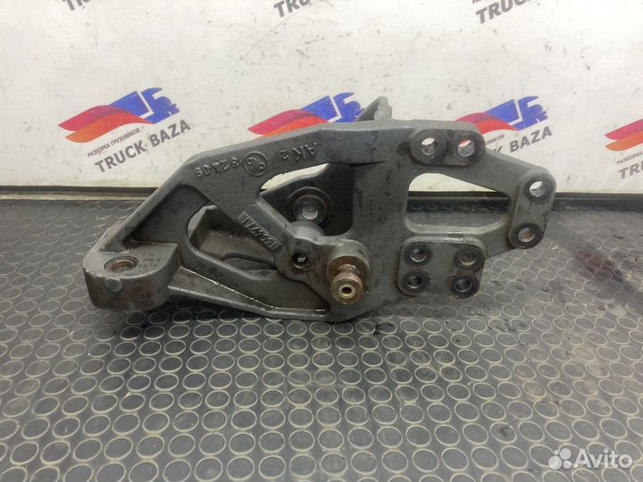 Кронштейн рессоры правый передний