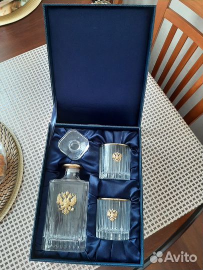 Набор для виски с 2 стаканами