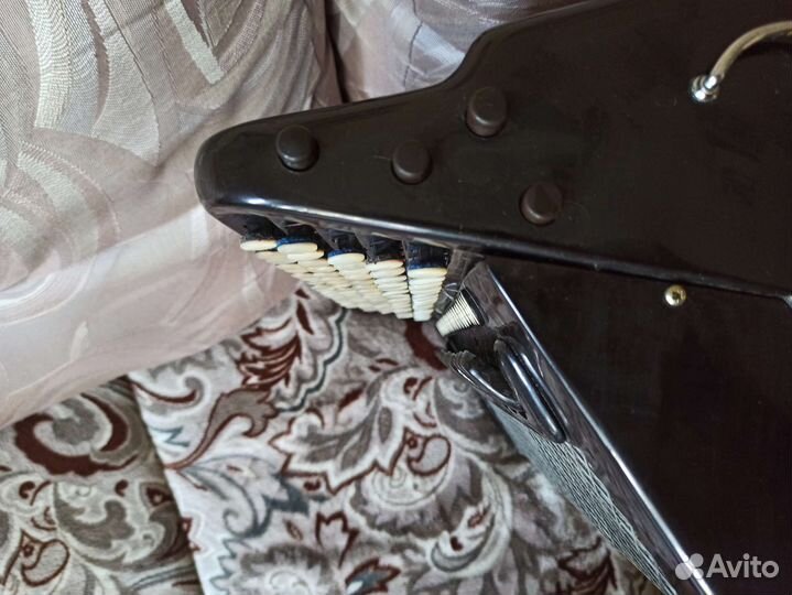 Шикарный Баян Юпитер Цельнопланочный 4х-голосный