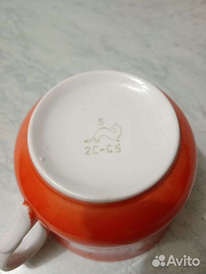 Кружка красная в белый горошек